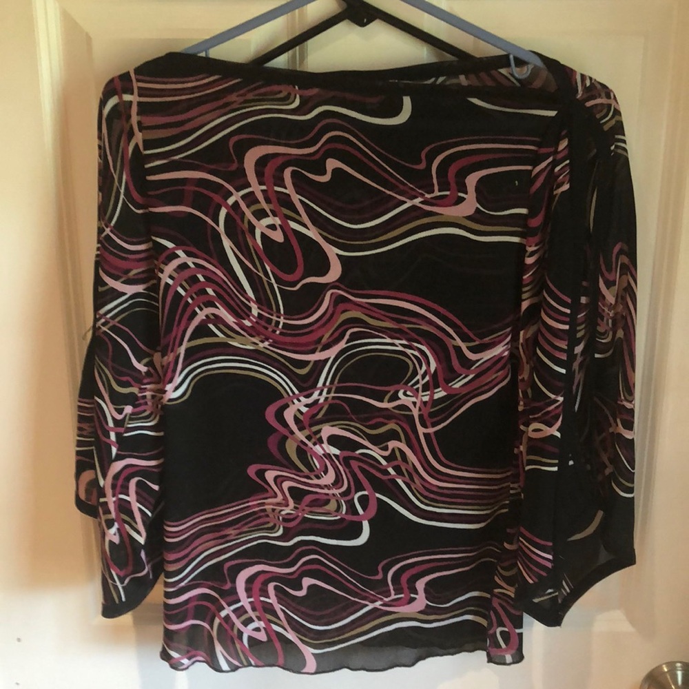 Black & pink top